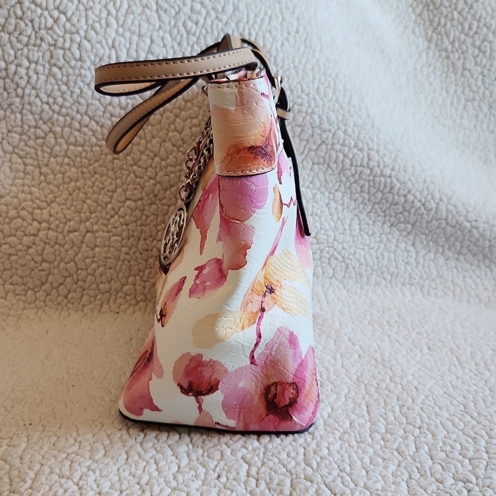 NWOT Guess Feminie Rosette Floral Shoulder Bag and Wallet Set - Picture 5 of 16
